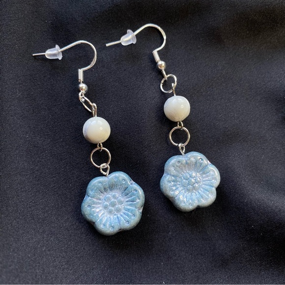 Blue Willow Boutique Earrings - Picture 1 of 4